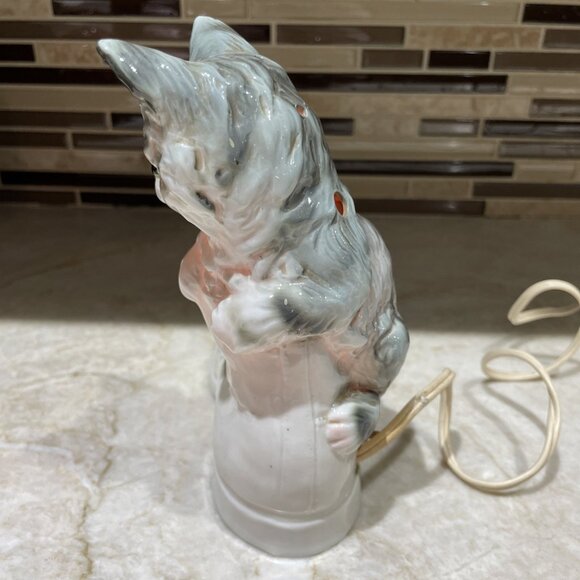 Vintage Cat Kitten in Shoe Light Up Figurine Hand Crafted Ceramic 7" Gray 1975 - Picture 7 of 14